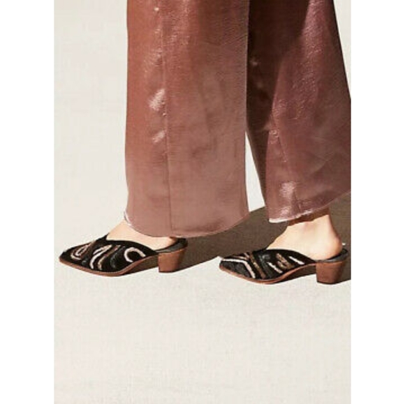 New Free People Anya Velvet Embroidered Mules - Picture 3 of 15